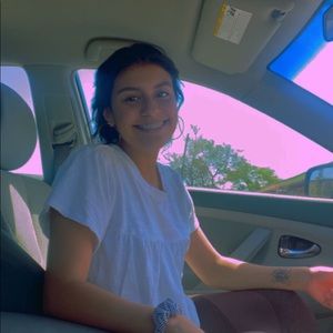 Meet your Posher, Chloe